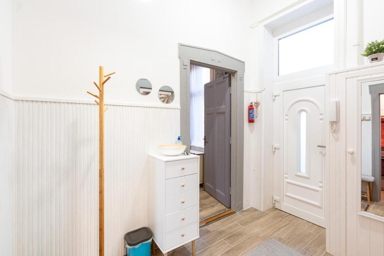Stylish Modern Apartment Next To New York Cafe Budapest Exteriör bild